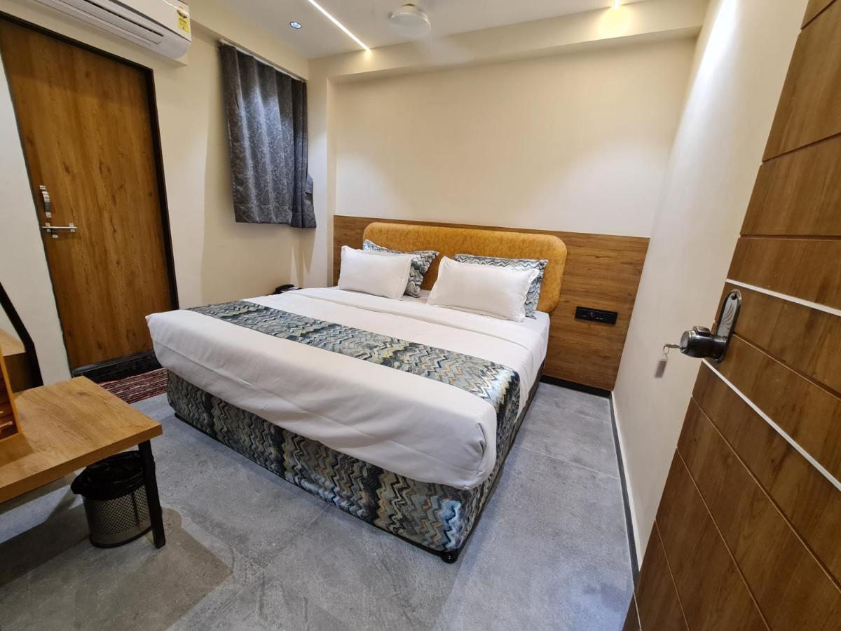 Hotel Nova Palm Rajkot Exterior foto