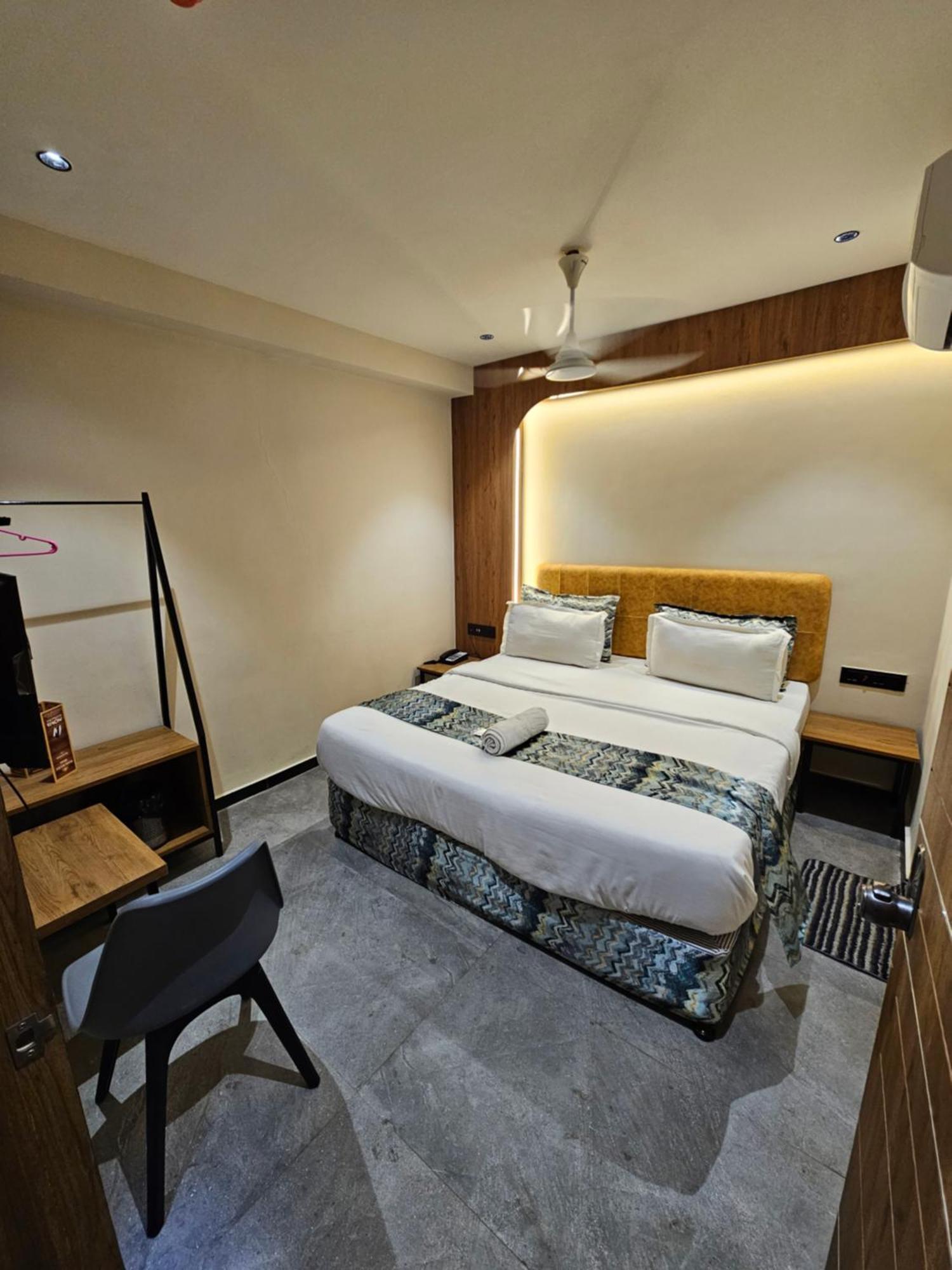Hotel Nova Palm Rajkot Exterior foto